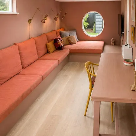 Renovated With Outdoor Bath In Garden Colony